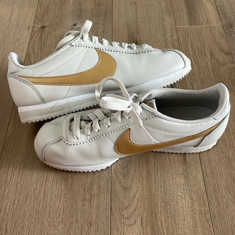 Nike Cortez Beige/Gold barely used